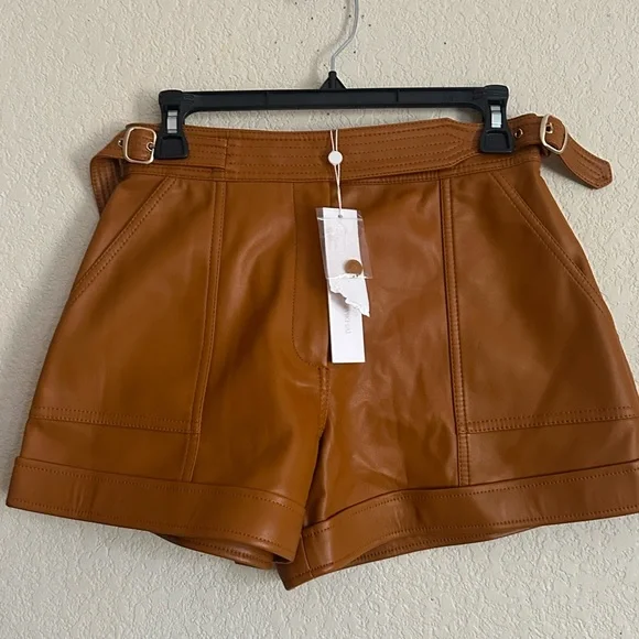 JONATHAN SIMKHAI Shorts Sz 6  Vegan Leather Cargo Pockets Belt NWT - Picture 3 of 5